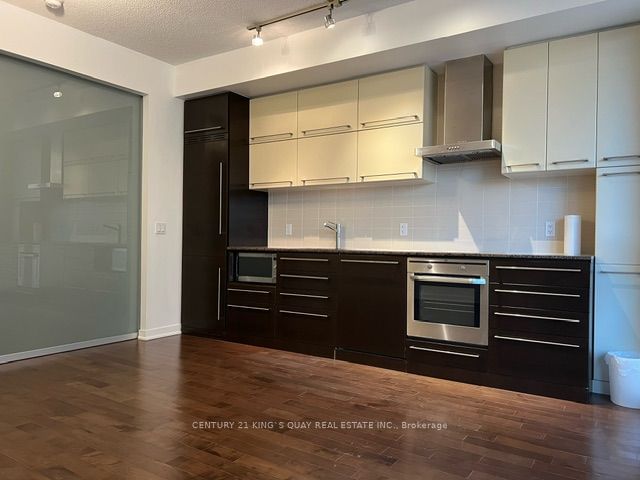 770 Bay St, unit 909 for sale - image #16