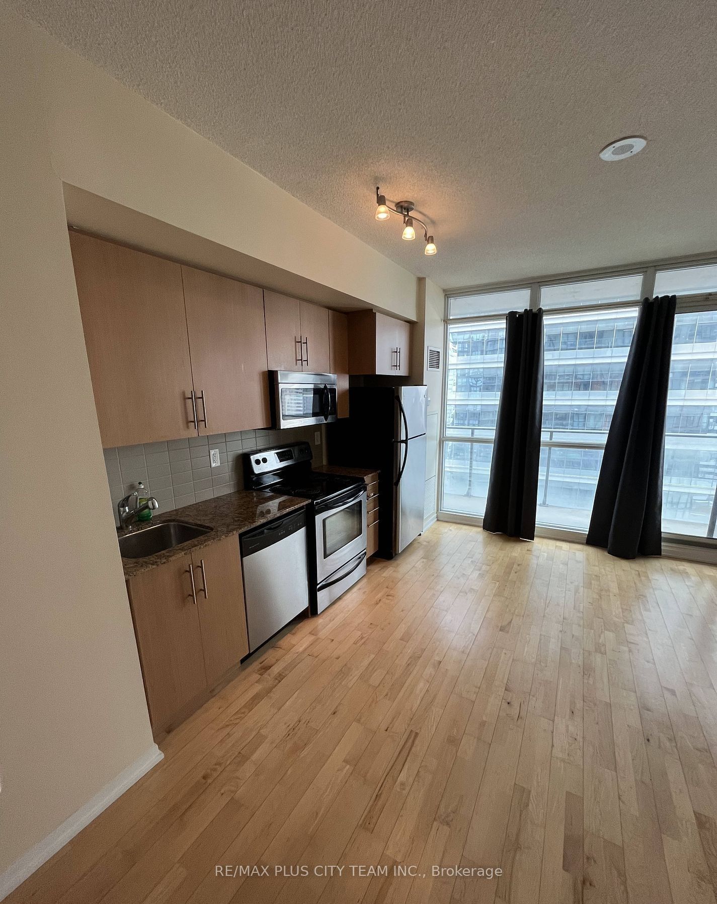 65 Bremner Blvd, unit 2206 for rent - image #3