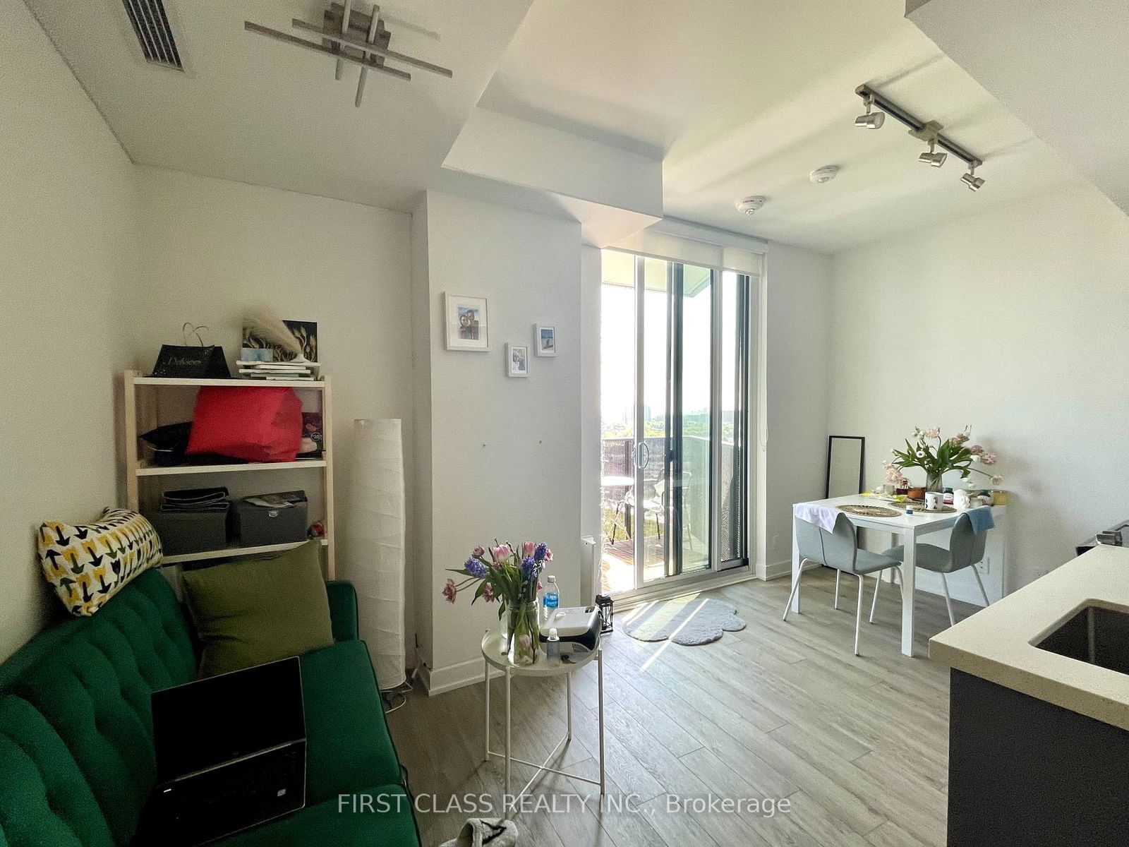 30 Tretti Way, unit 1213 for sale - image #3