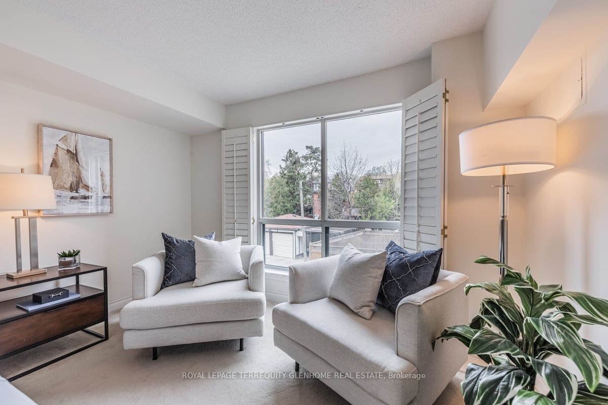 2 Alexandra Blvd W, unit 207 for sale