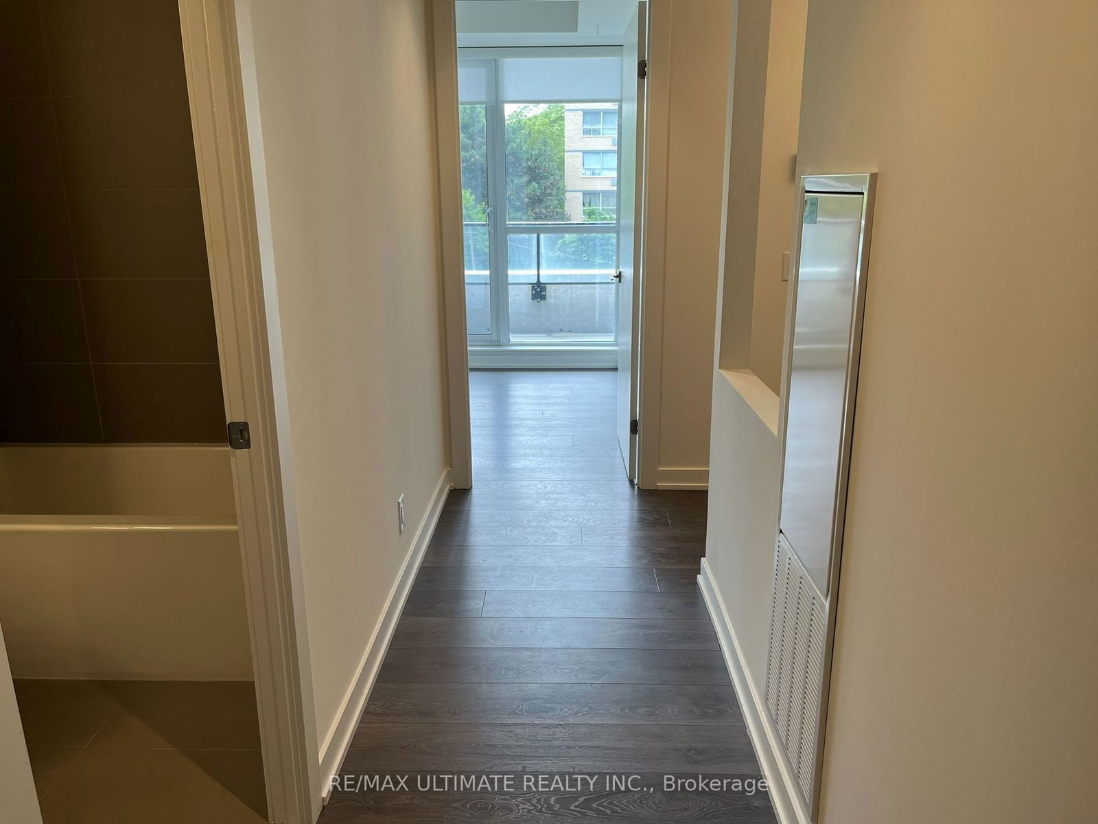 609 Avenue Rd, unit 309 for rent - image #10