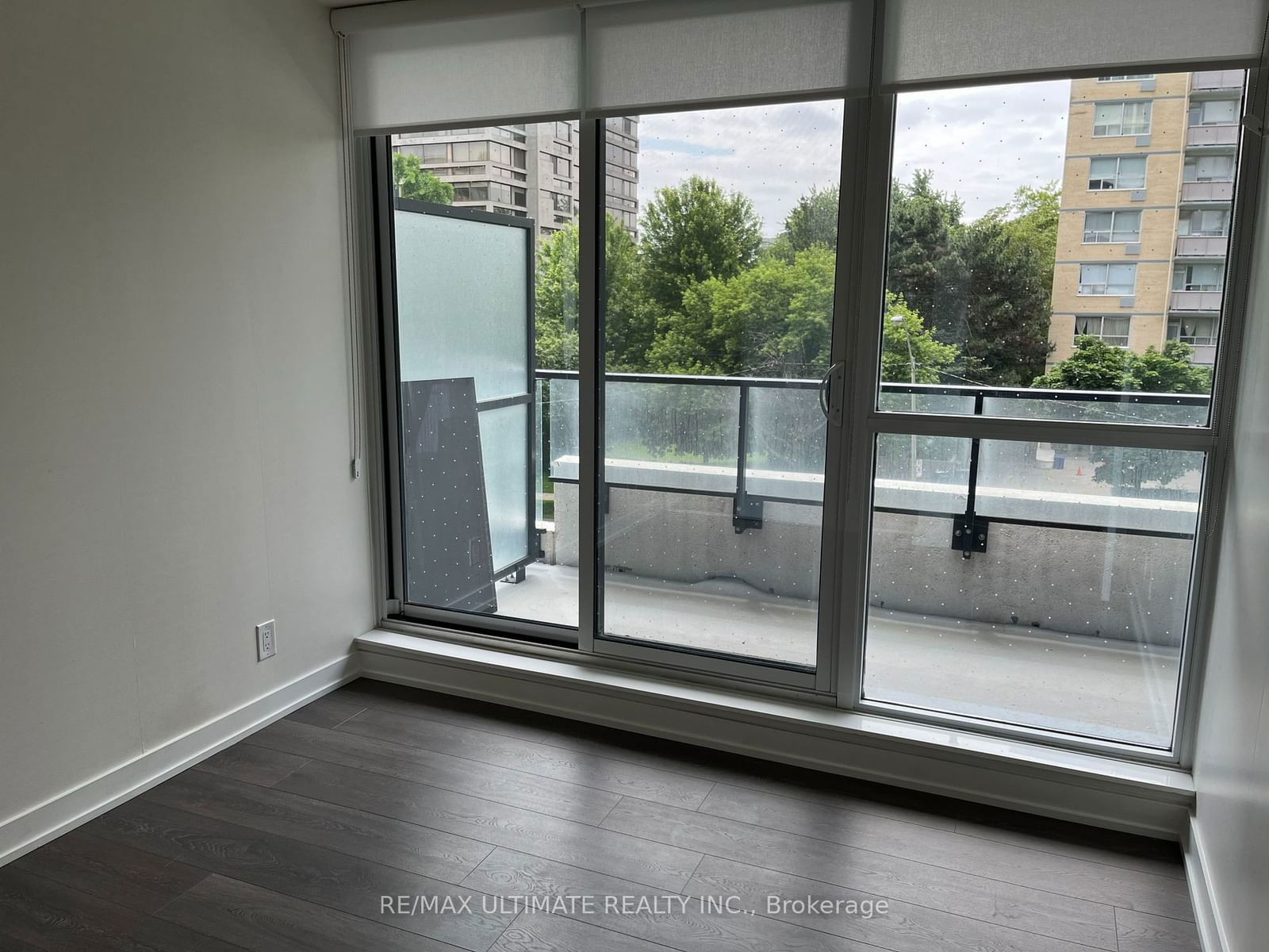 609 Avenue Rd, unit 309 for rent - image #11