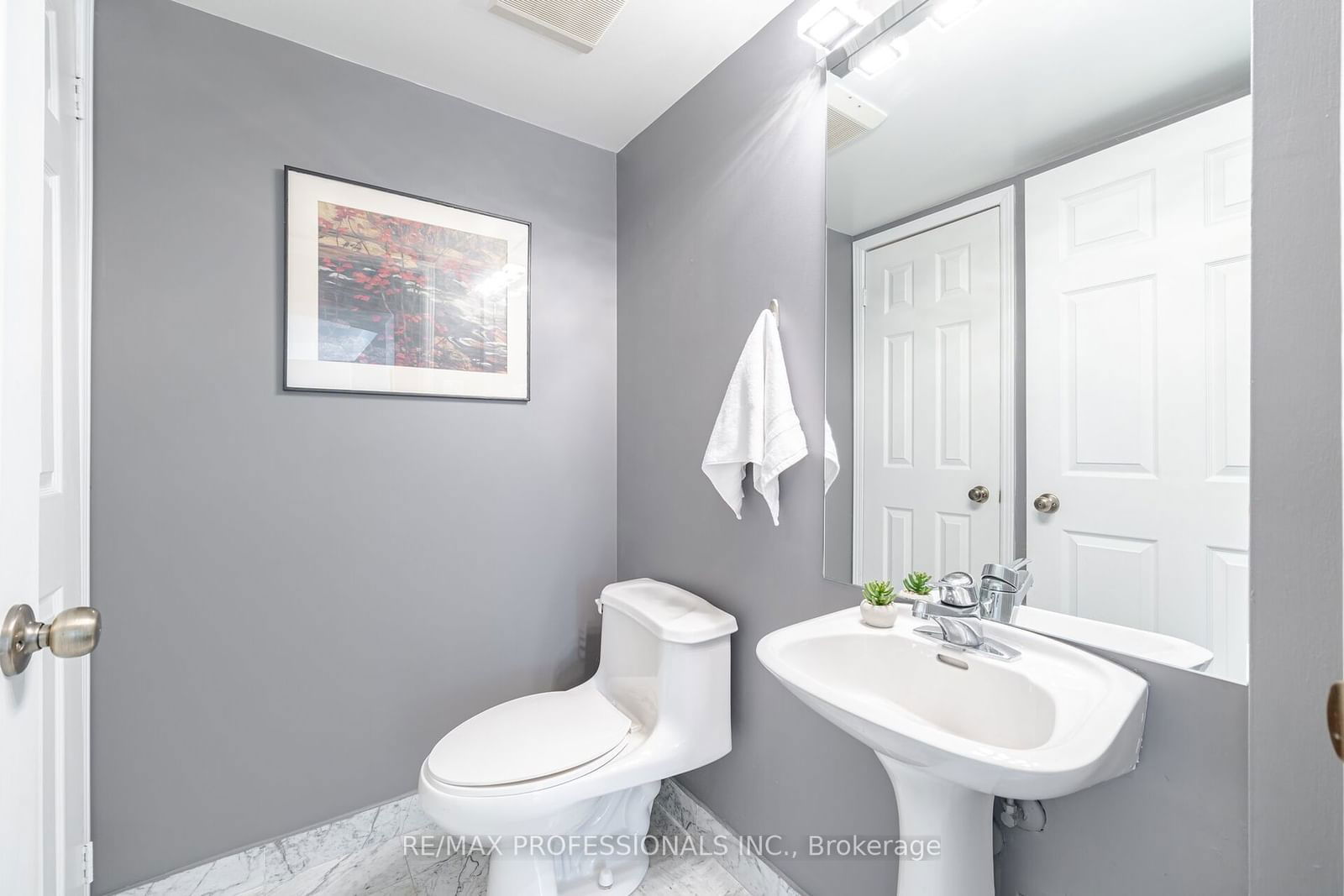 7 Broadway Ave, unit 301 for sale - image #19