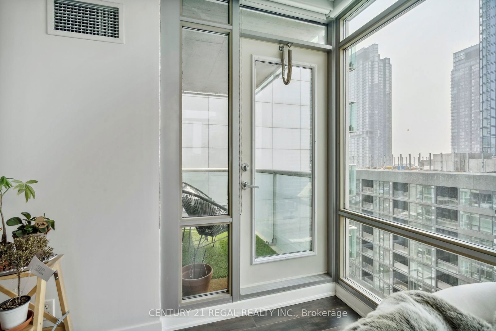 81 Navy Wharf Crt, unit 1609 for sale - image #20