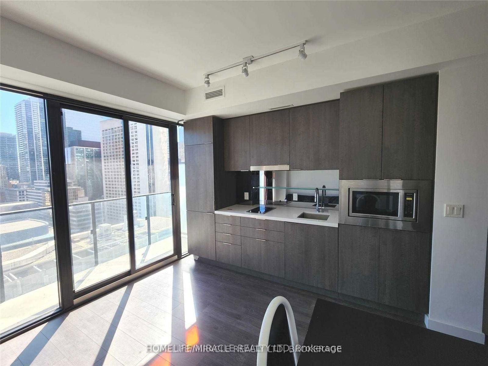 215 Queen St W, unit 1810 for sale - image #12