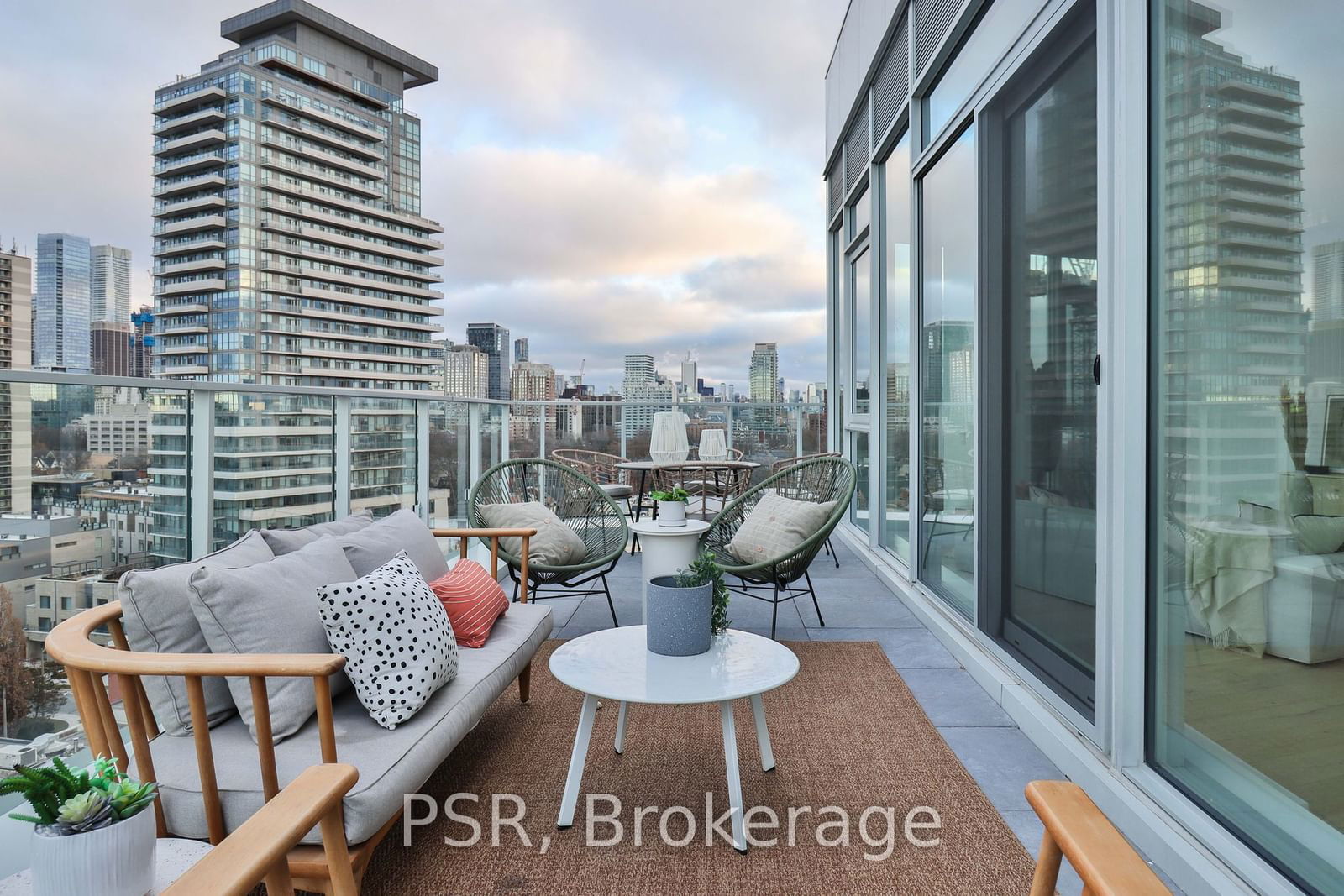 346 Davenport Rd, unit PH02 for sale