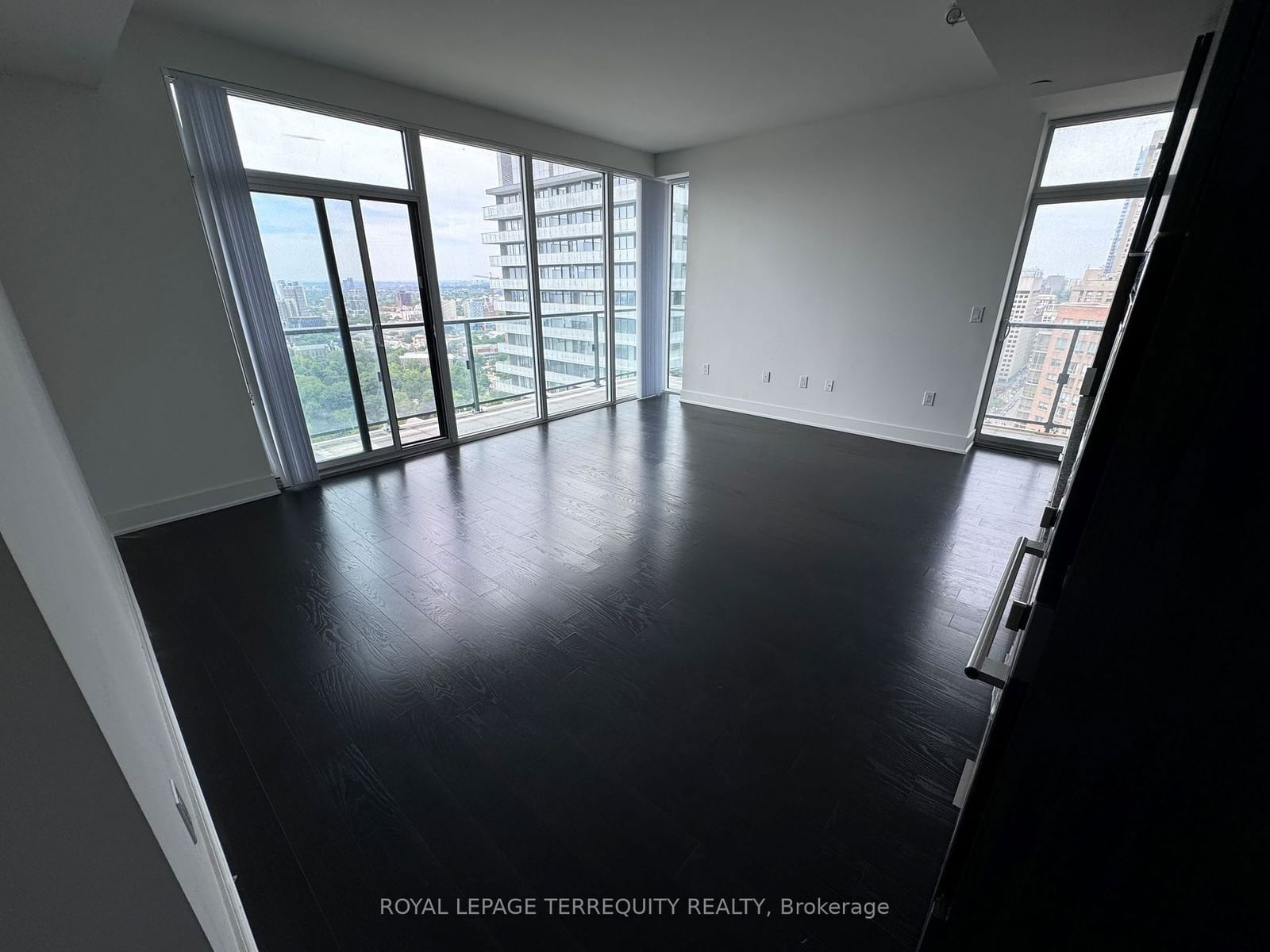 955 Bay St, unit 3013 for sale