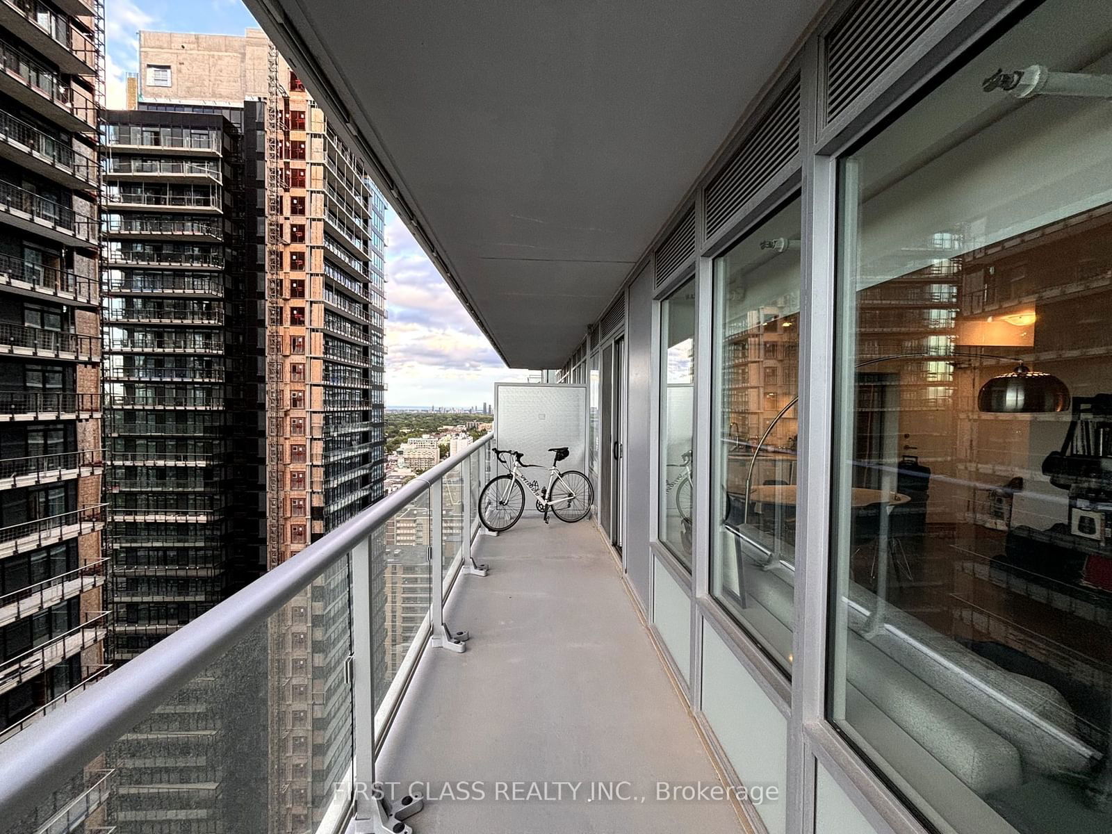 99 Broadway Ave, unit 2803 for sale - image #18