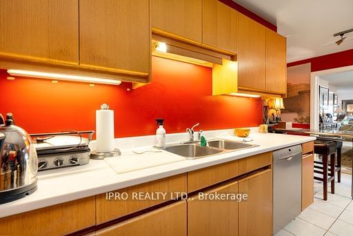 160 Frederick St, unit 906 for sale - image #8