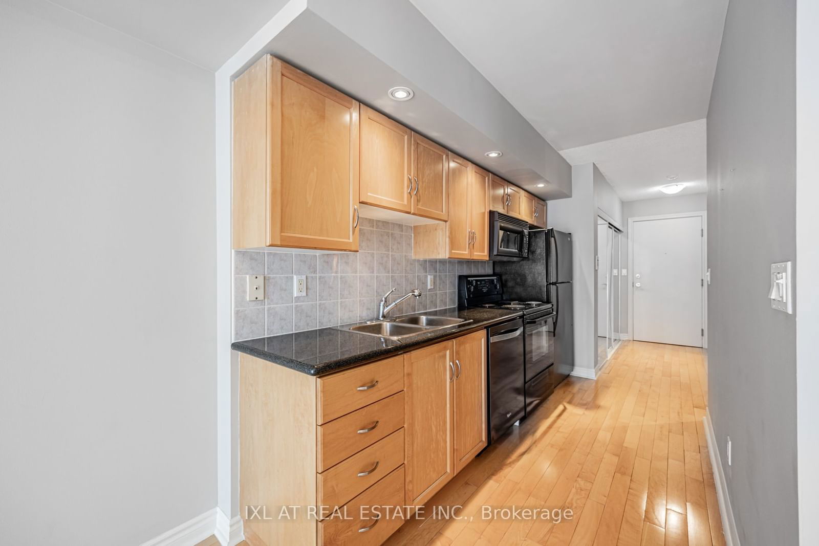 270 Wellington St W, unit 1122 for sale - image #11