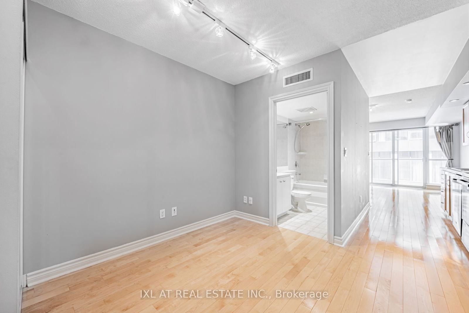 270 Wellington St W, unit 1122 for sale - image #12