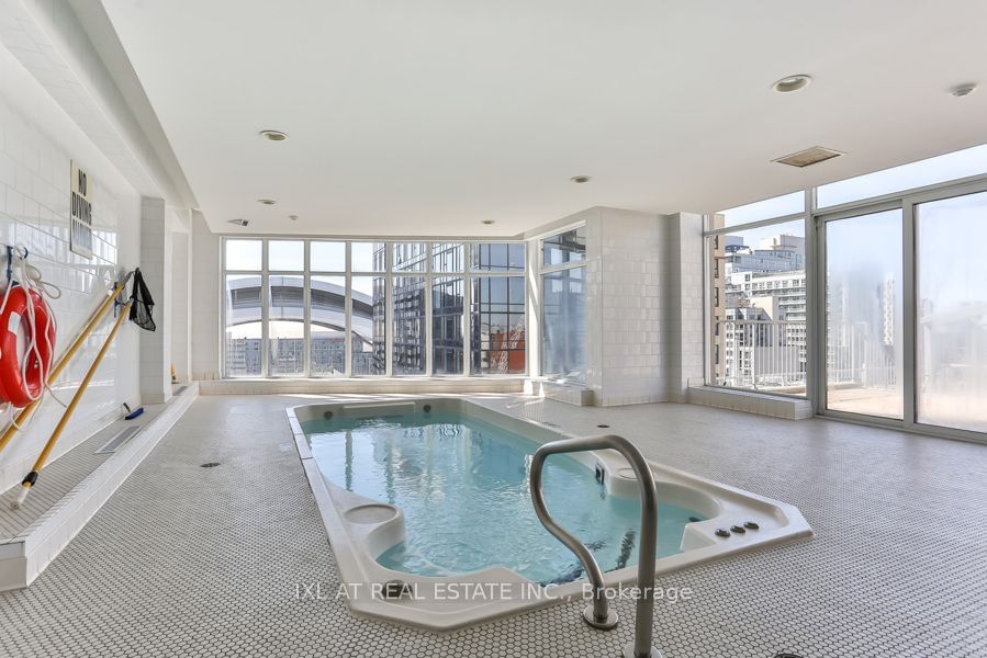 270 Wellington St W, unit 1122 for sale - image #30