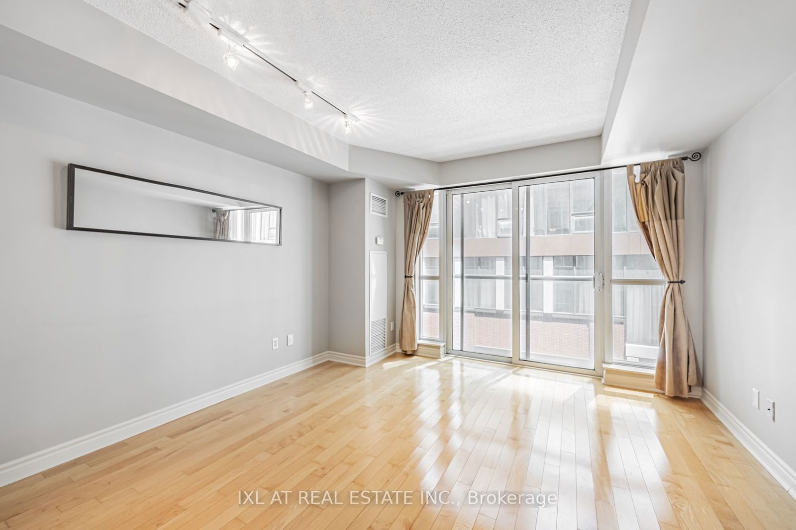 270 Wellington St W, unit 1122 for sale - image #5