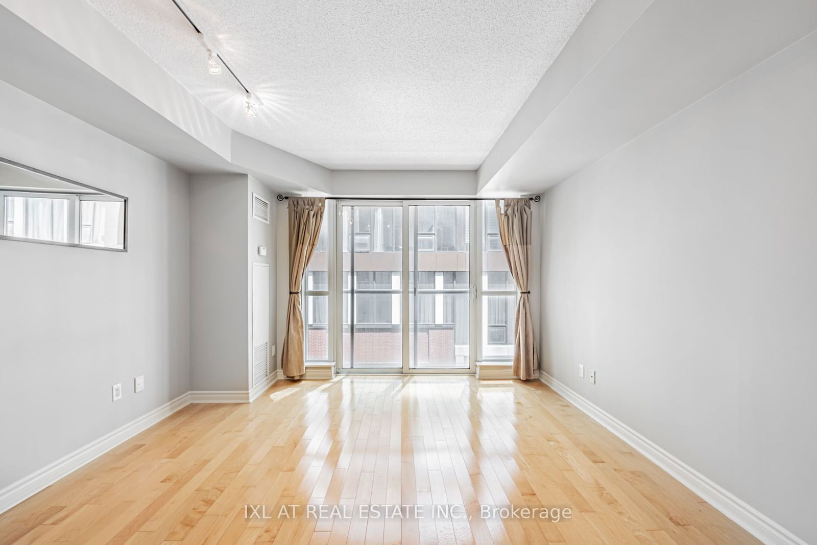 270 Wellington St W, unit 1122 for sale - image #6