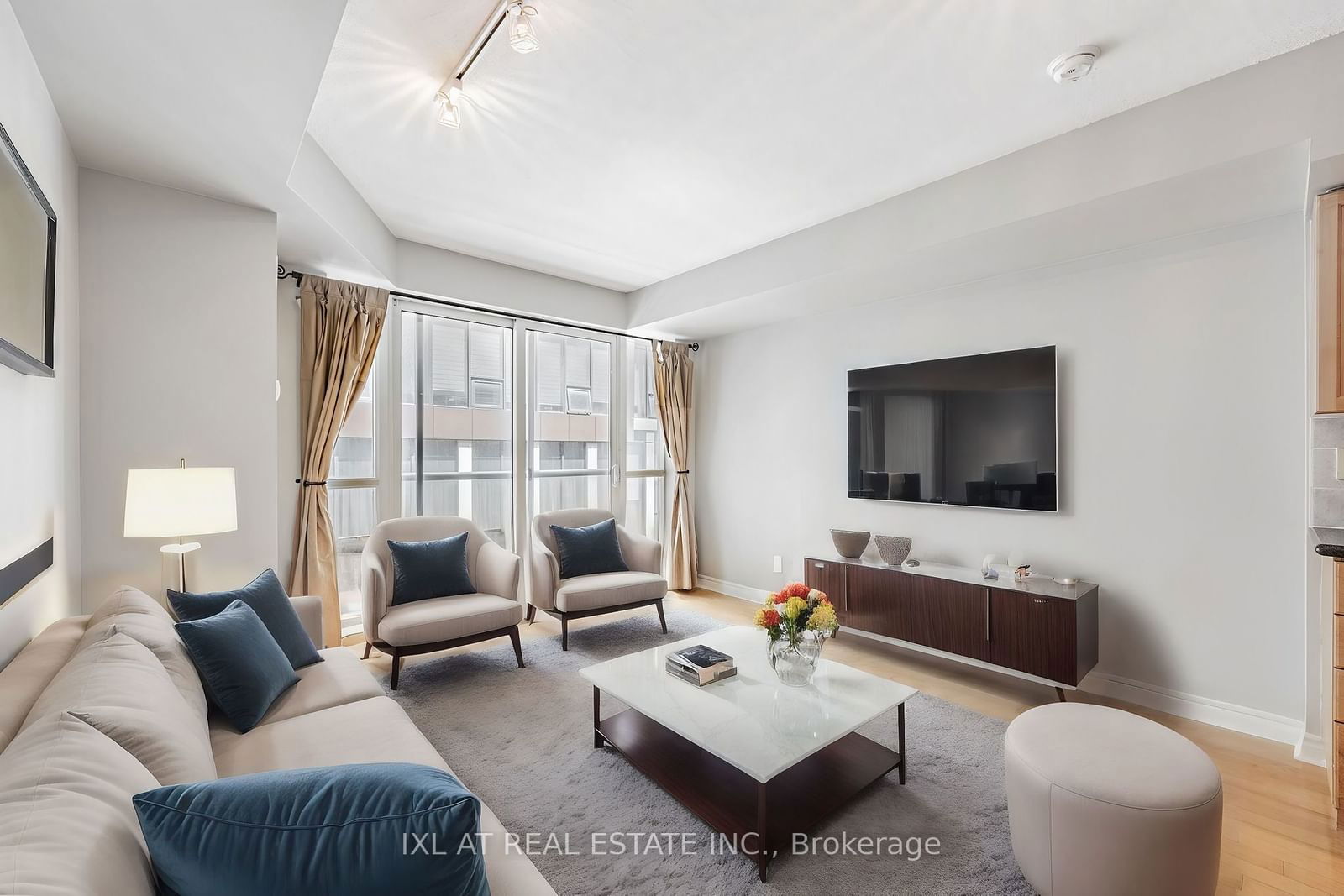 270 Wellington St W, unit 1122 for sale - image #7