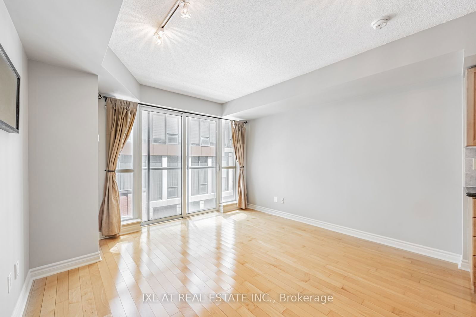 270 Wellington St W, unit 1122 for sale - image #8