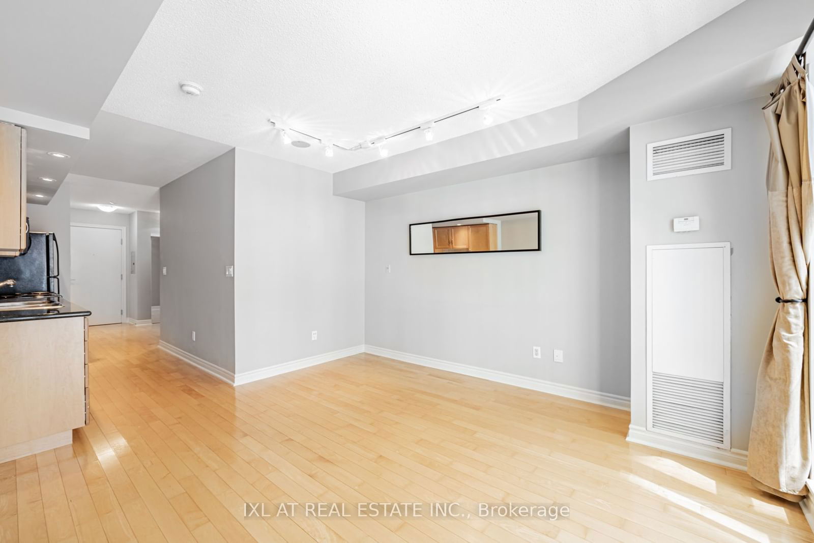 270 Wellington St W, unit 1122 for sale - image #9