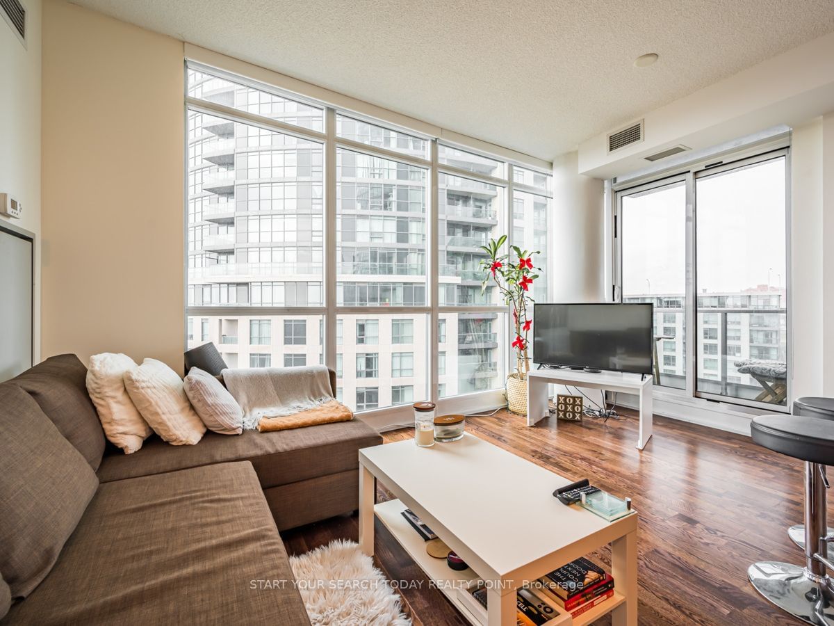 215 Fort York Blvd, unit 710 for sale