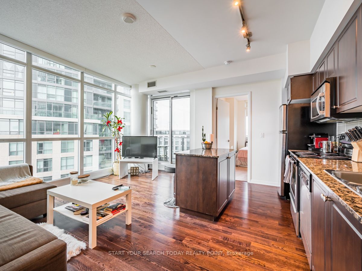 215 Fort York Blvd, unit 710 for sale