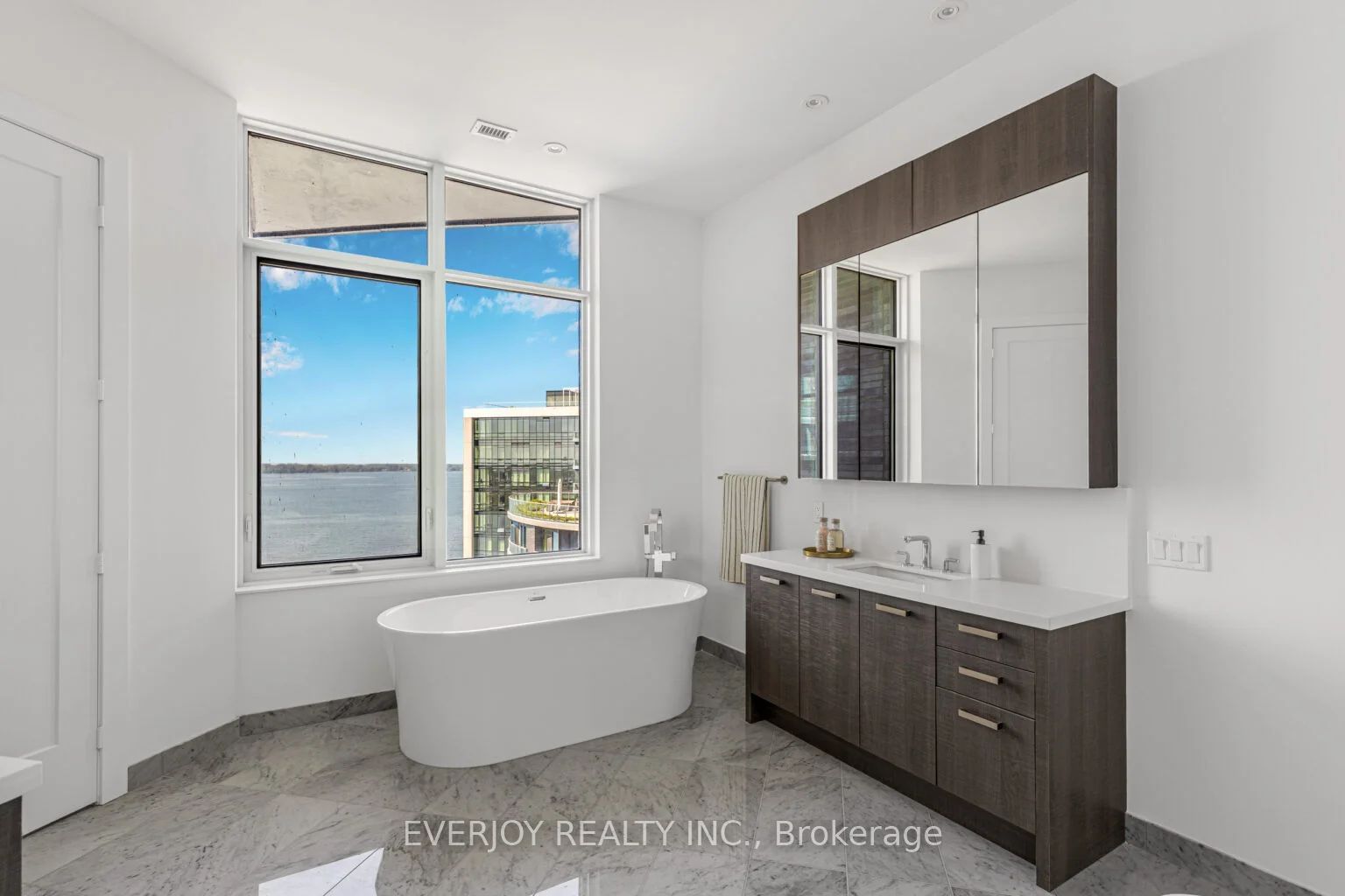 1 Edgewater Dr, unit SPH 16 for sale - image #21