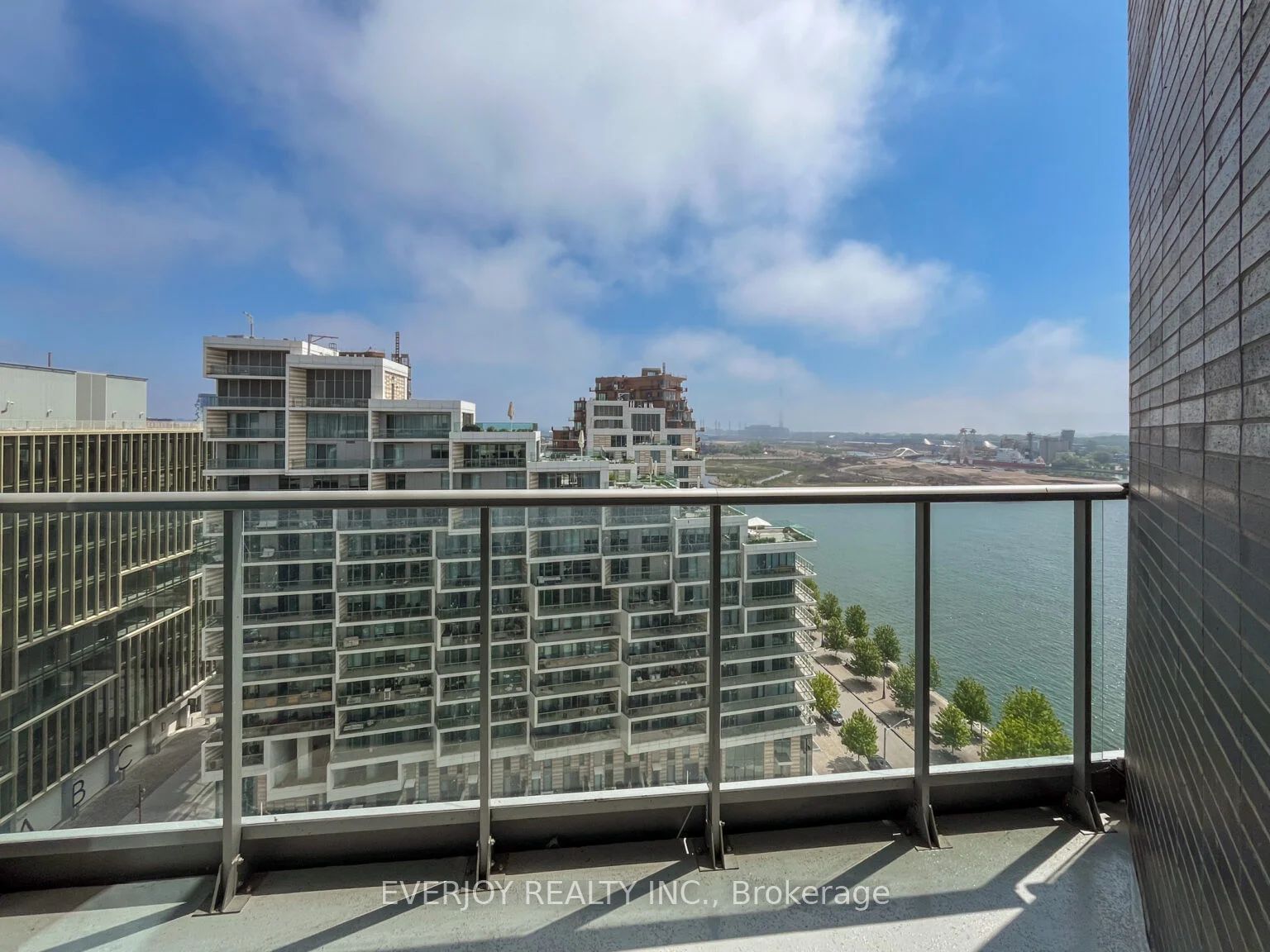 1 Edgewater Dr, unit SPH 16 for sale - image #32