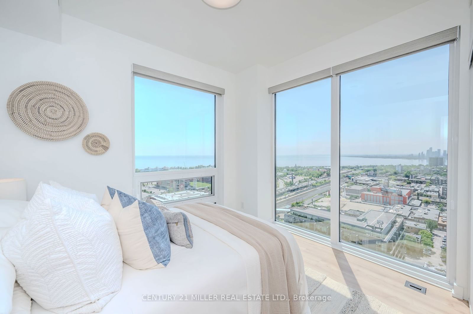 135 East Liberty St, unit #2603 for sale - image #25