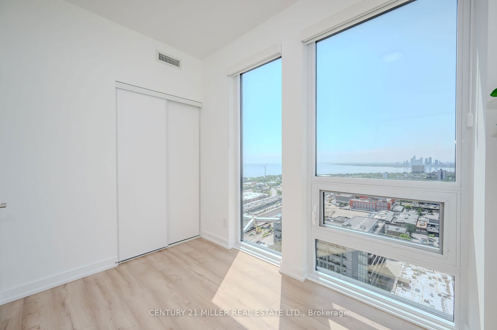 135 East Liberty St, unit #2603 for sale - image #31