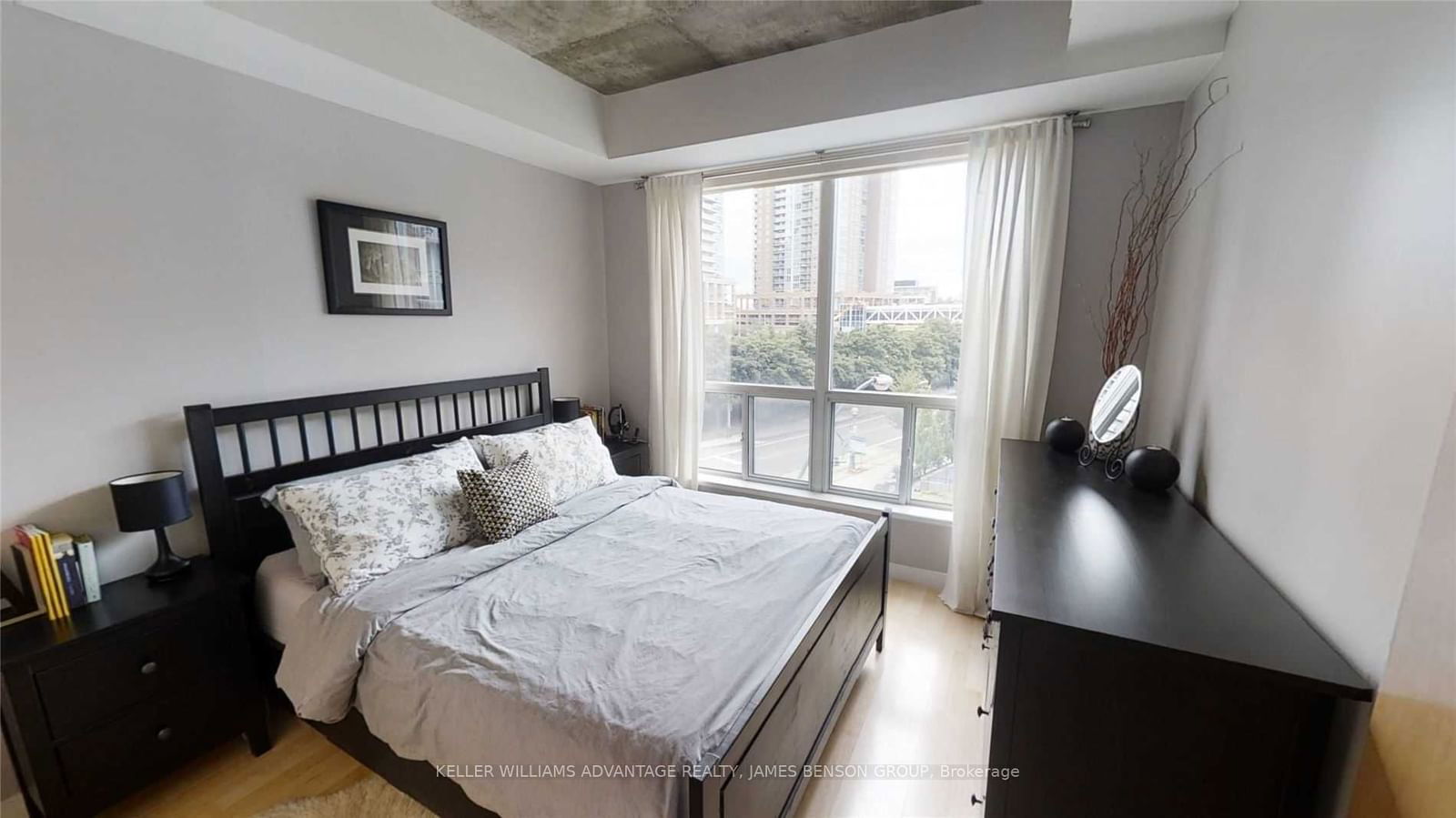 1 Shaw St, unit 423 for sale