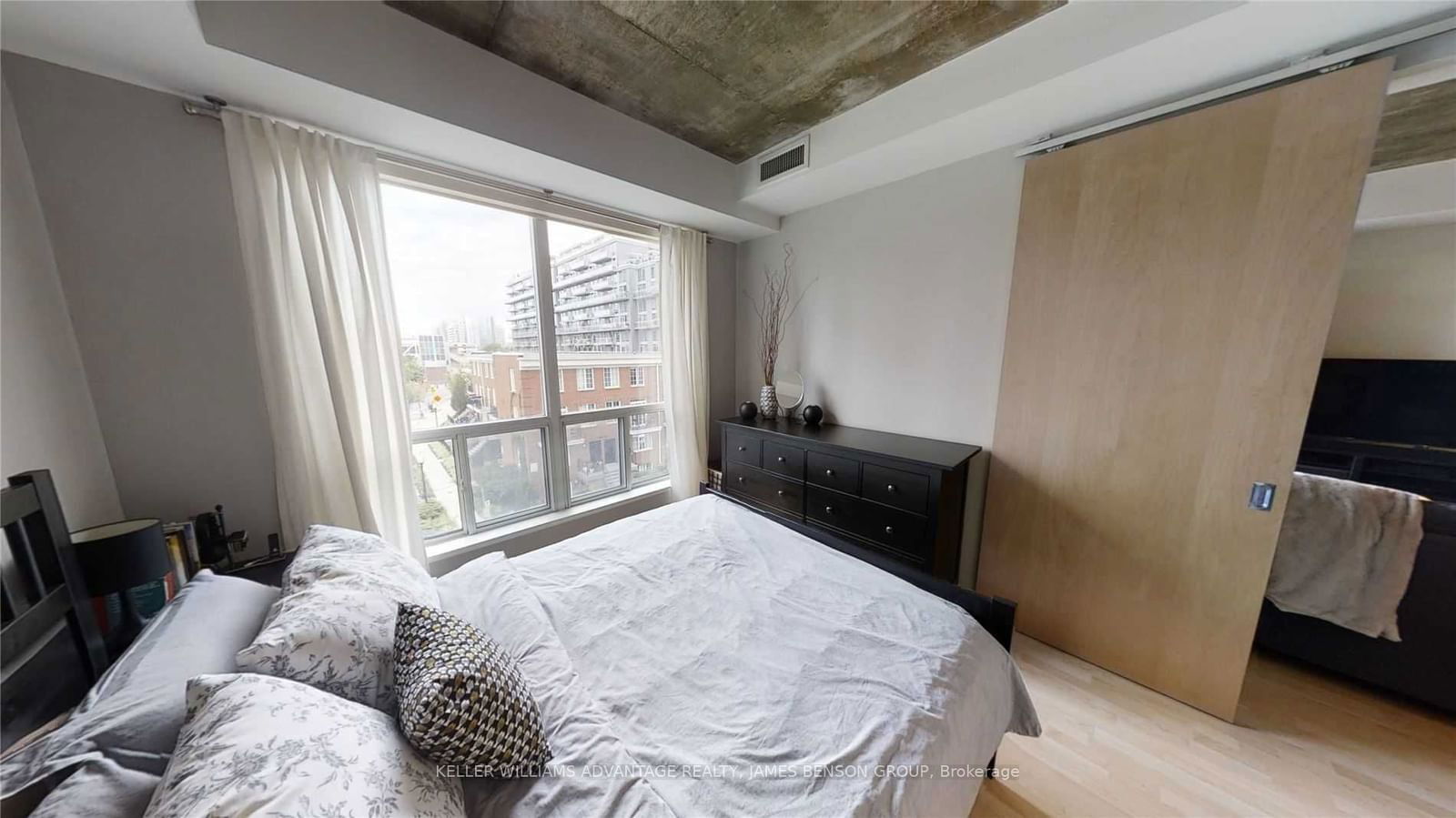 1 Shaw St, unit 423 for sale