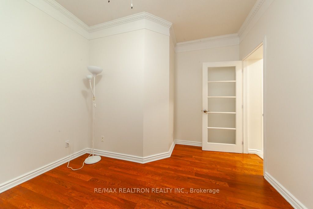 555 Yonge St, unit 309 for sale - image #31