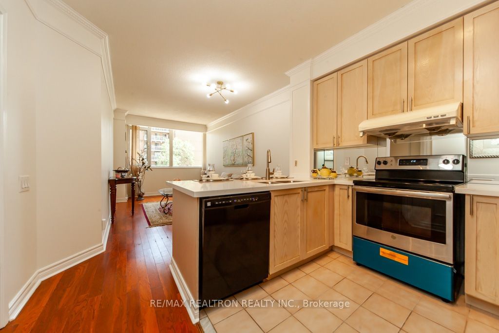 555 Yonge St, unit 309 for sale - image #36