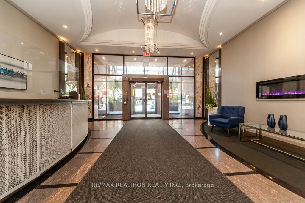 555 Yonge St, unit 309 for sale - image #7