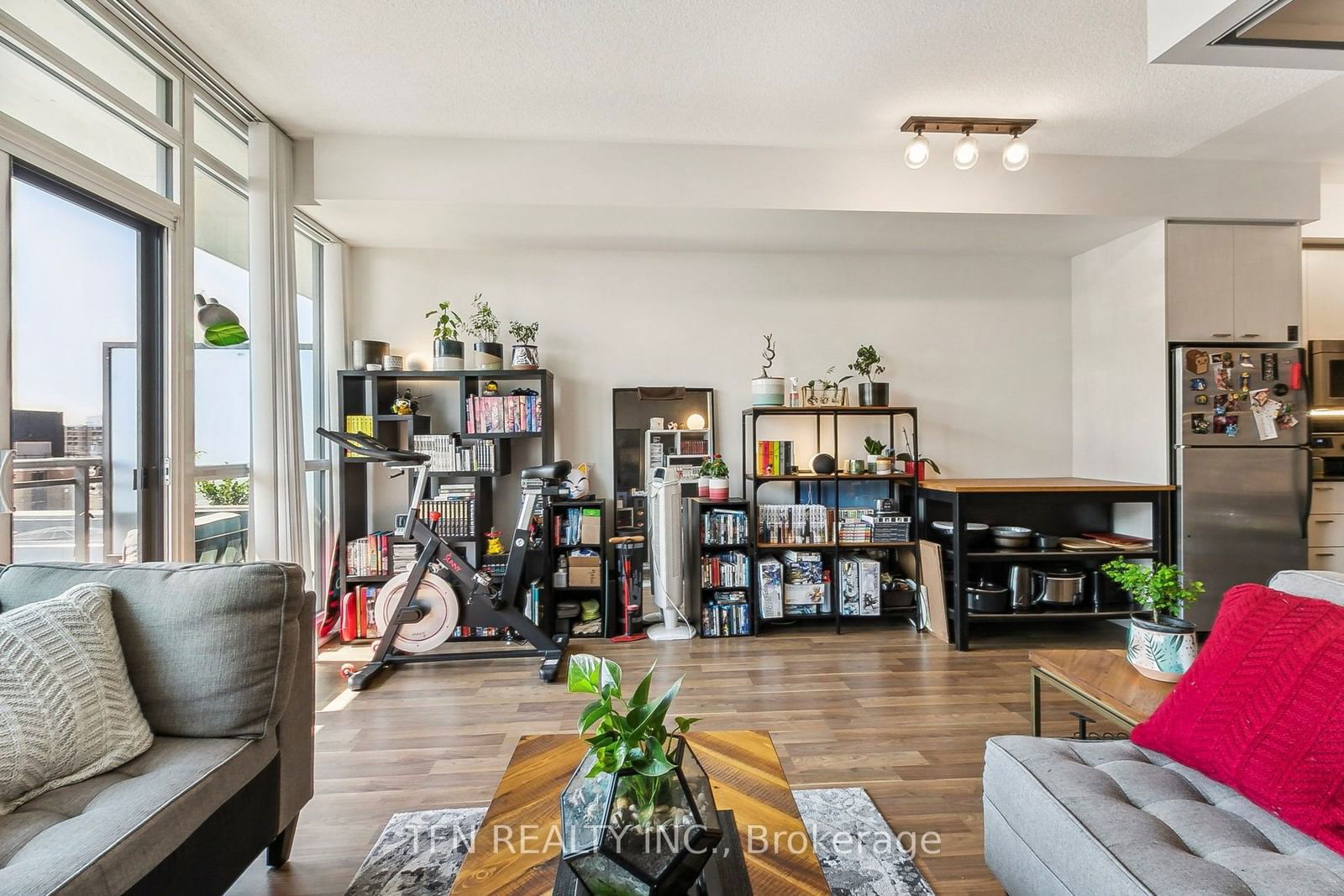 775 King St W, unit 906 for sale - image #2