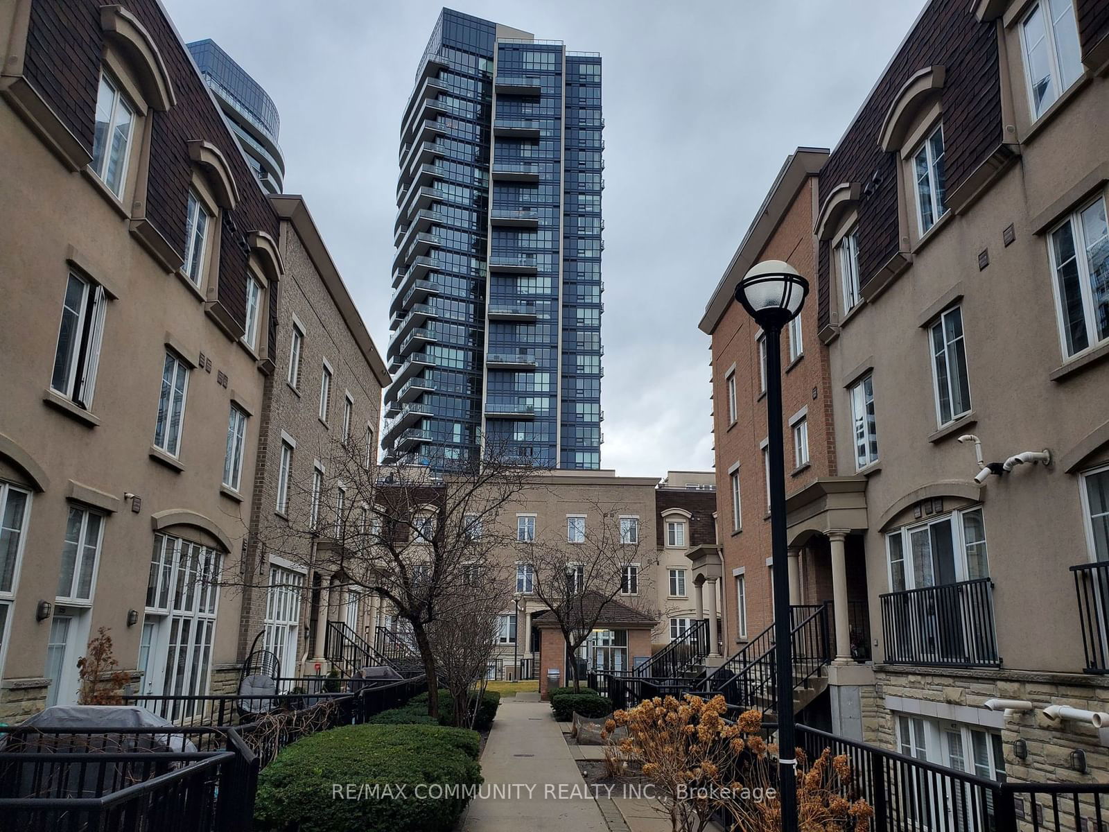 34 Western Battery Rd, unit 415 for rent