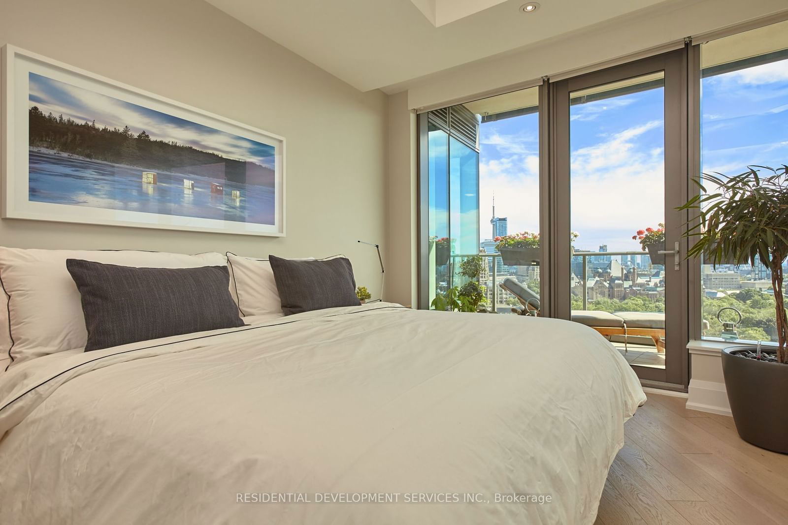 77 Charles St W, unit 1503 for sale - image #16