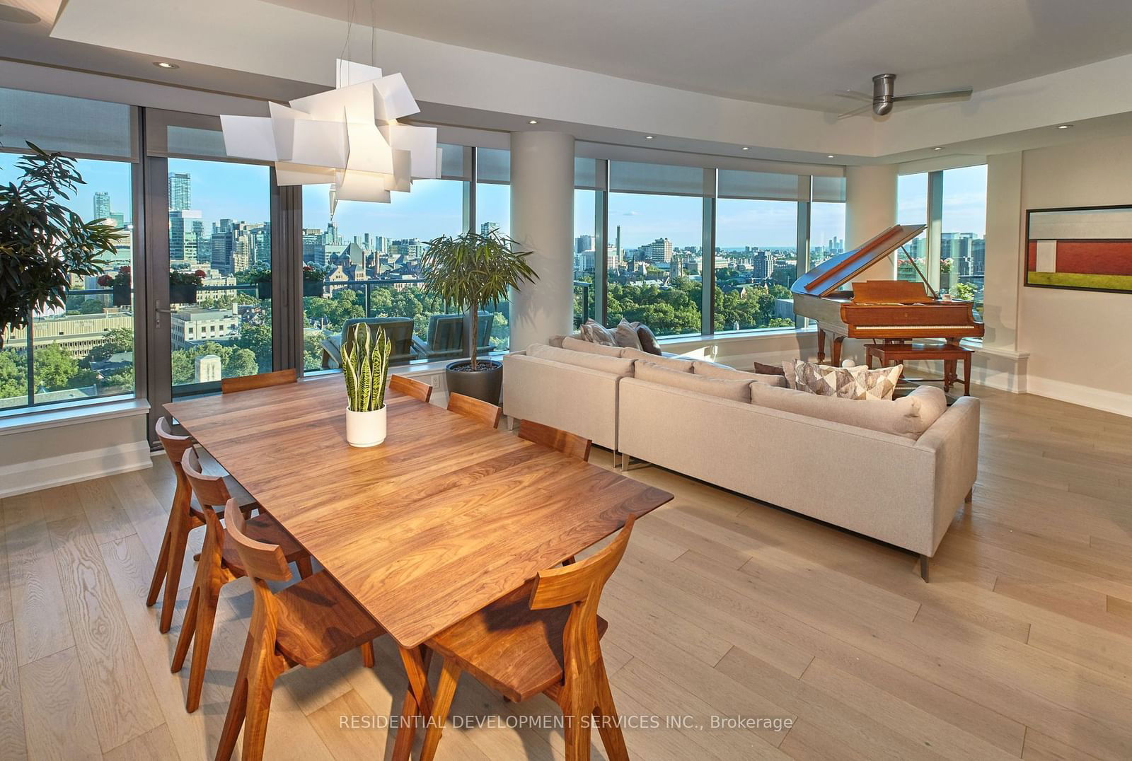 77 Charles St W, unit 1503 for sale - image #4