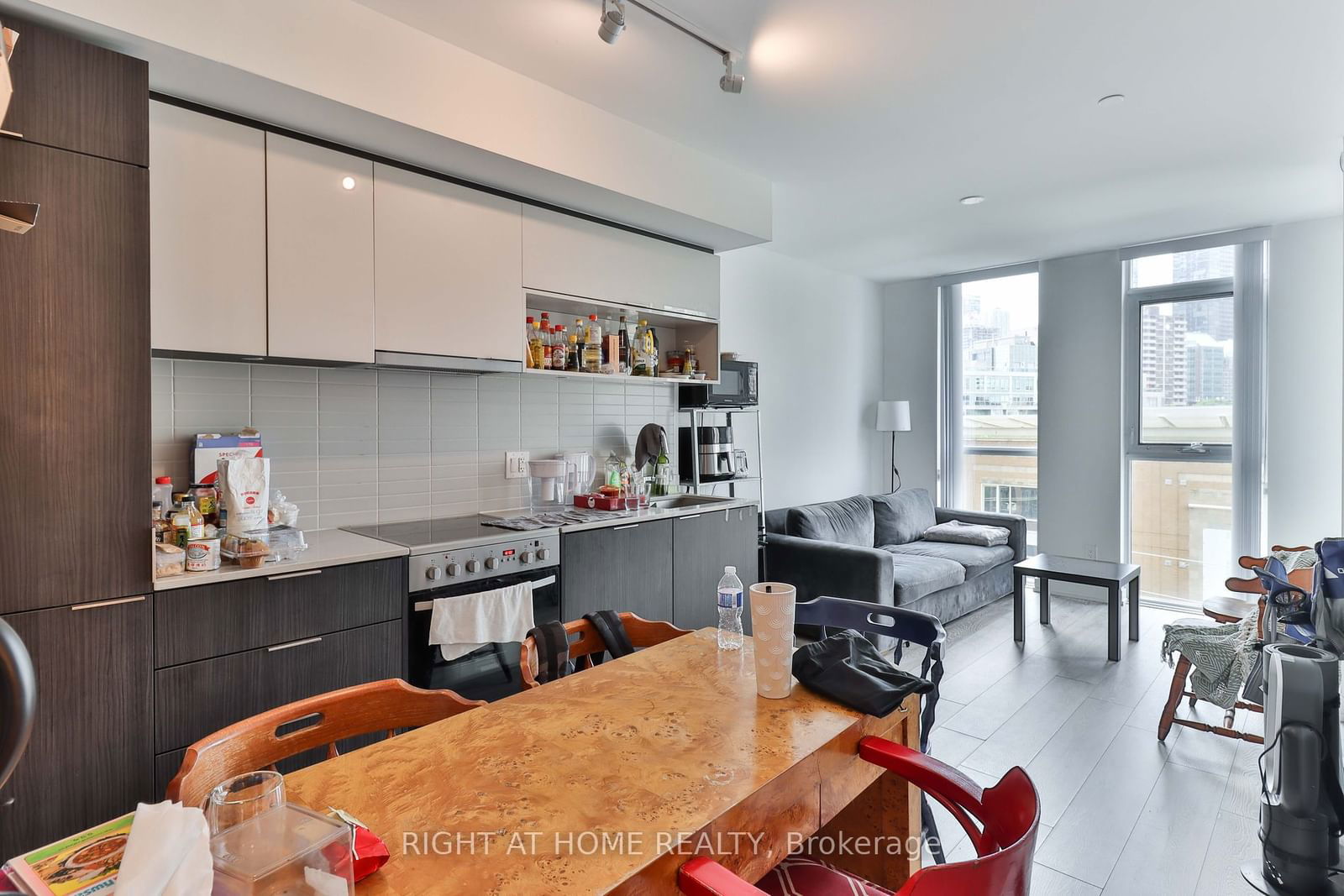 159 Wellesley St E, unit 406 for sale