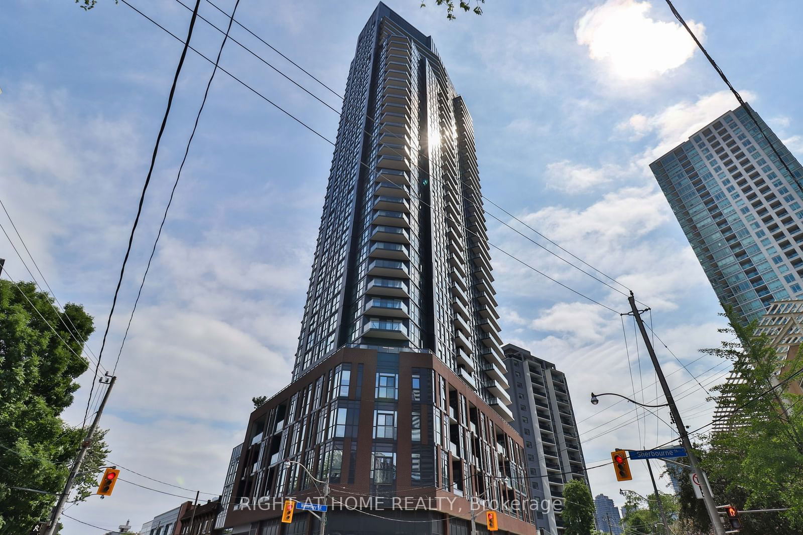 159 Wellesley St E, unit 406 for sale