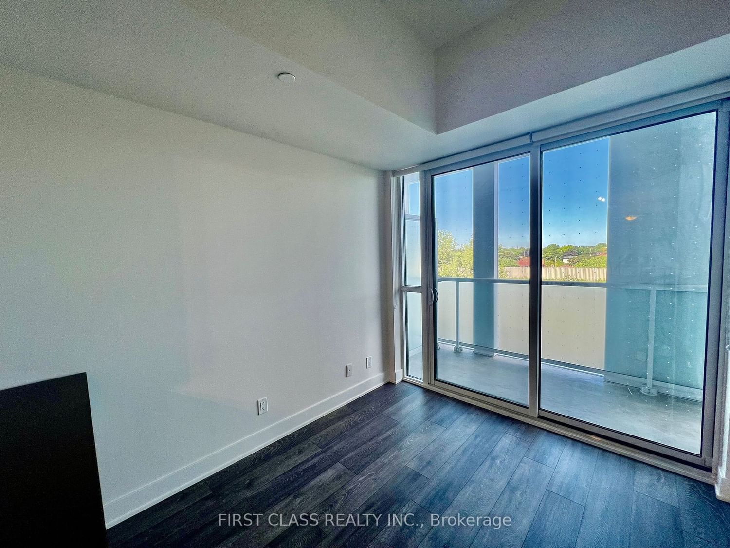 188 Fairview Mall Dr, unit 519 for rent - image #3