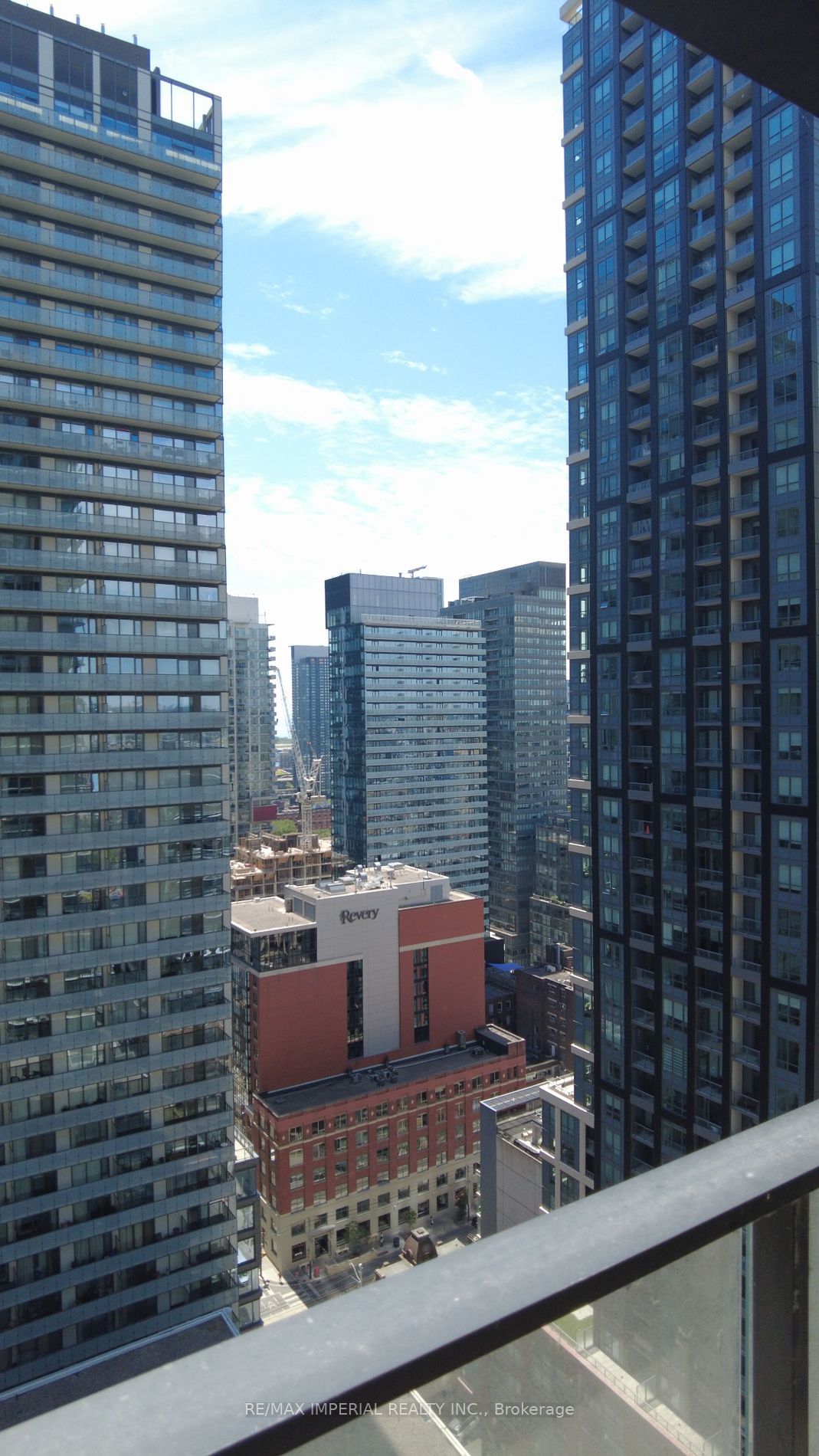 125 peter St, unit 2411 for rent