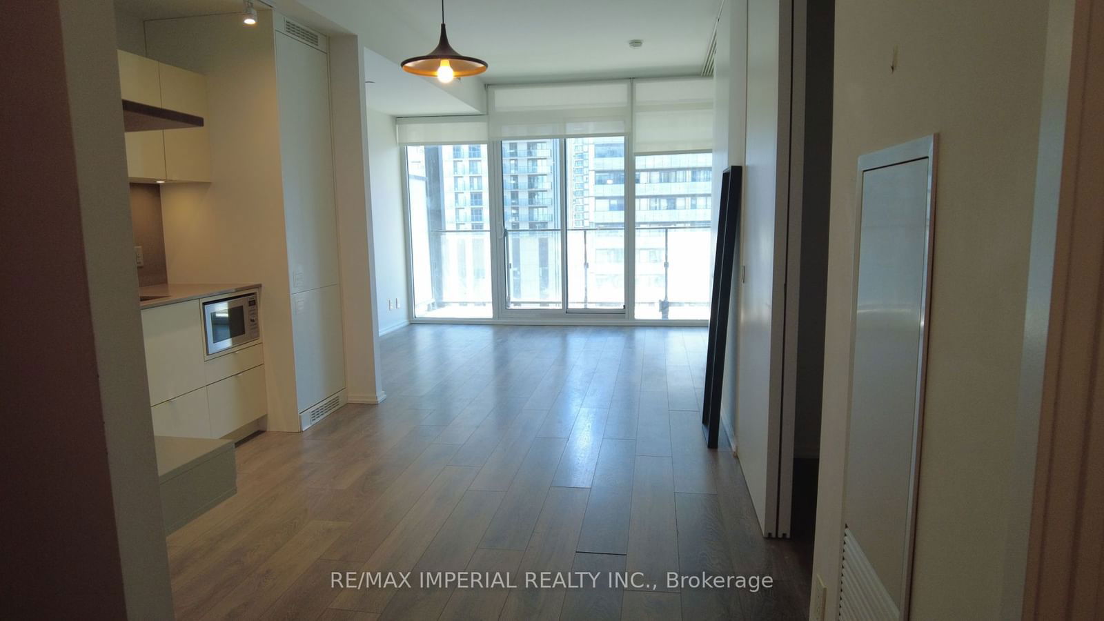 125 peter St, unit 2411 for rent