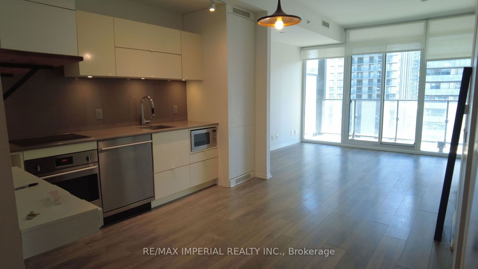 125 peter St, unit 2411 for rent