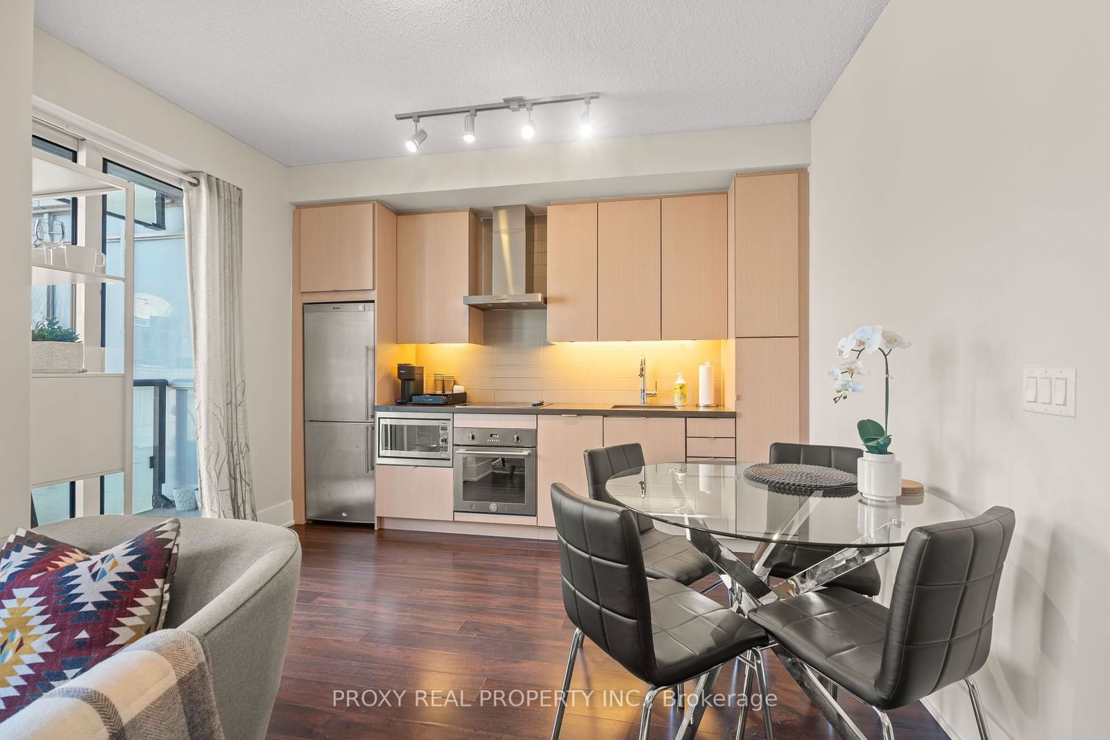 300 Front St W, unit 1705 for rent