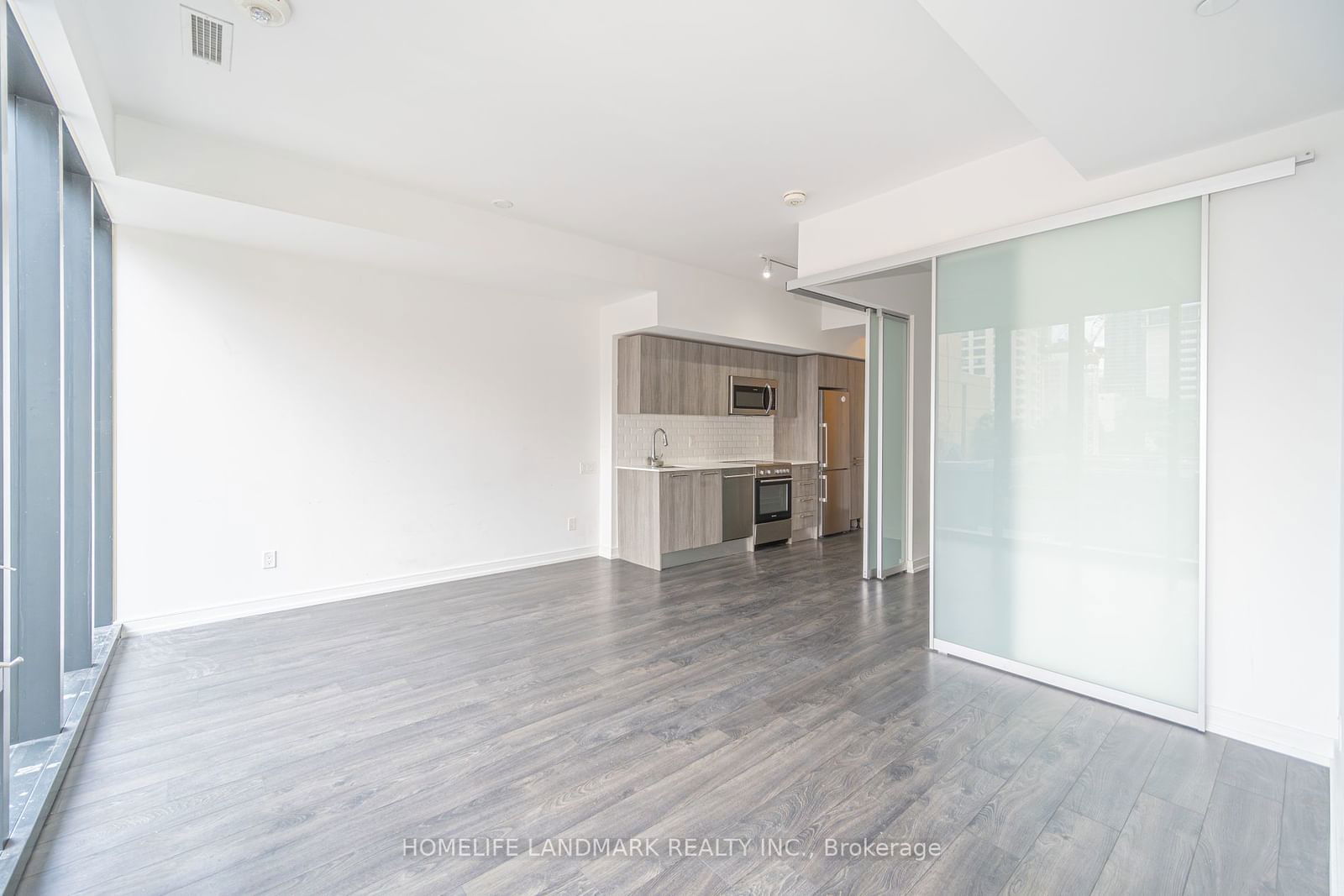 28 Wellesley St E, unit 305 for sale