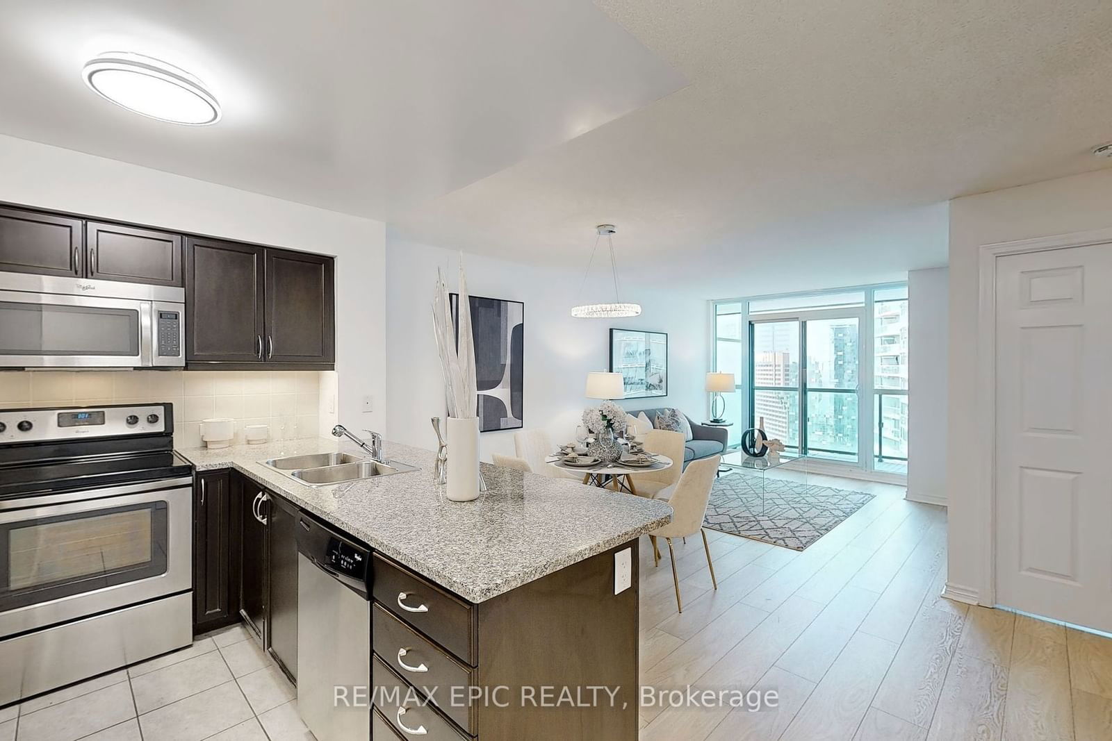 19 Grand Trunk Cres, unit 3305 for sale - image #5