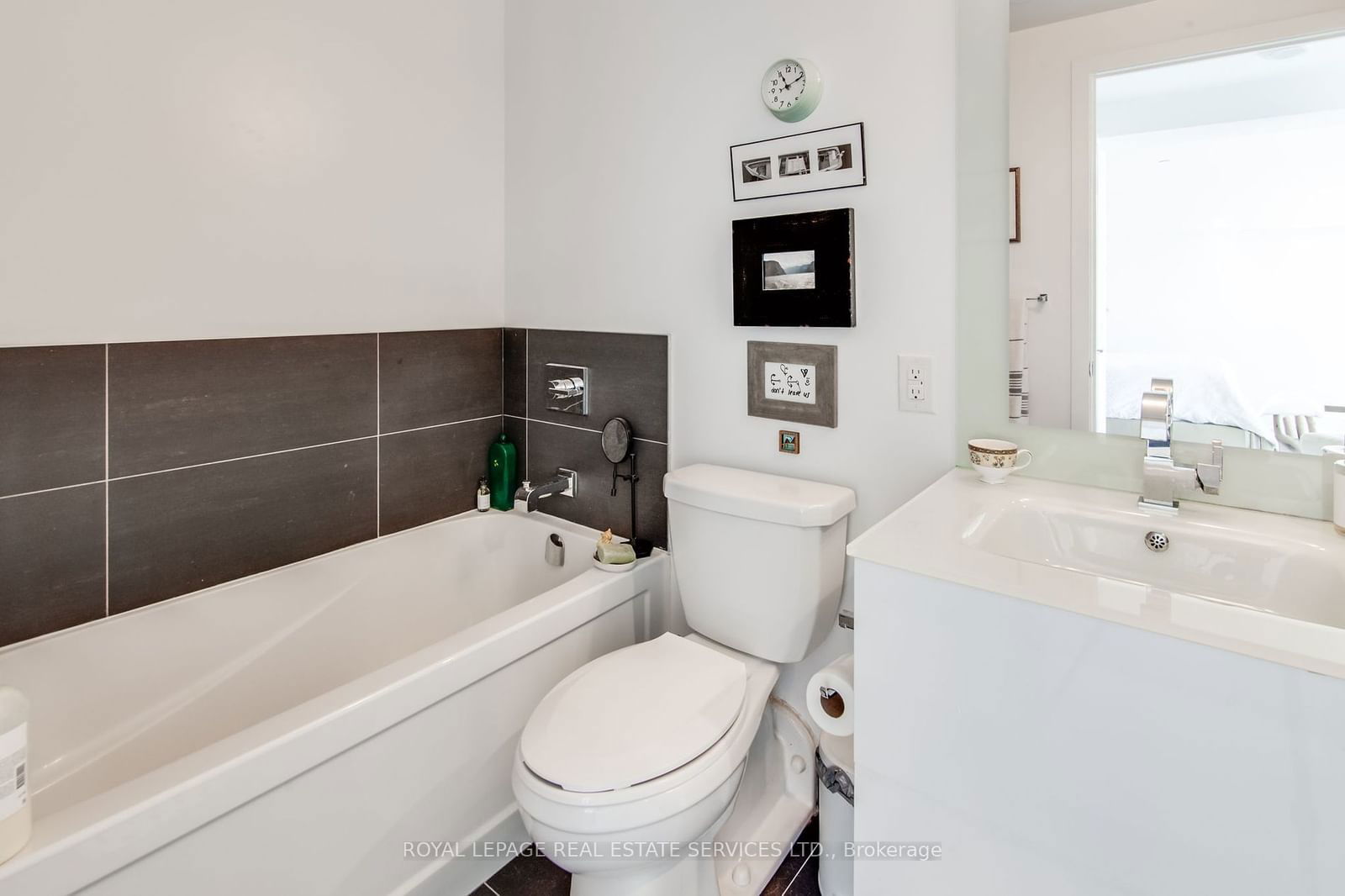 111 St Clair Ave W, unit 906 for rent - image #20