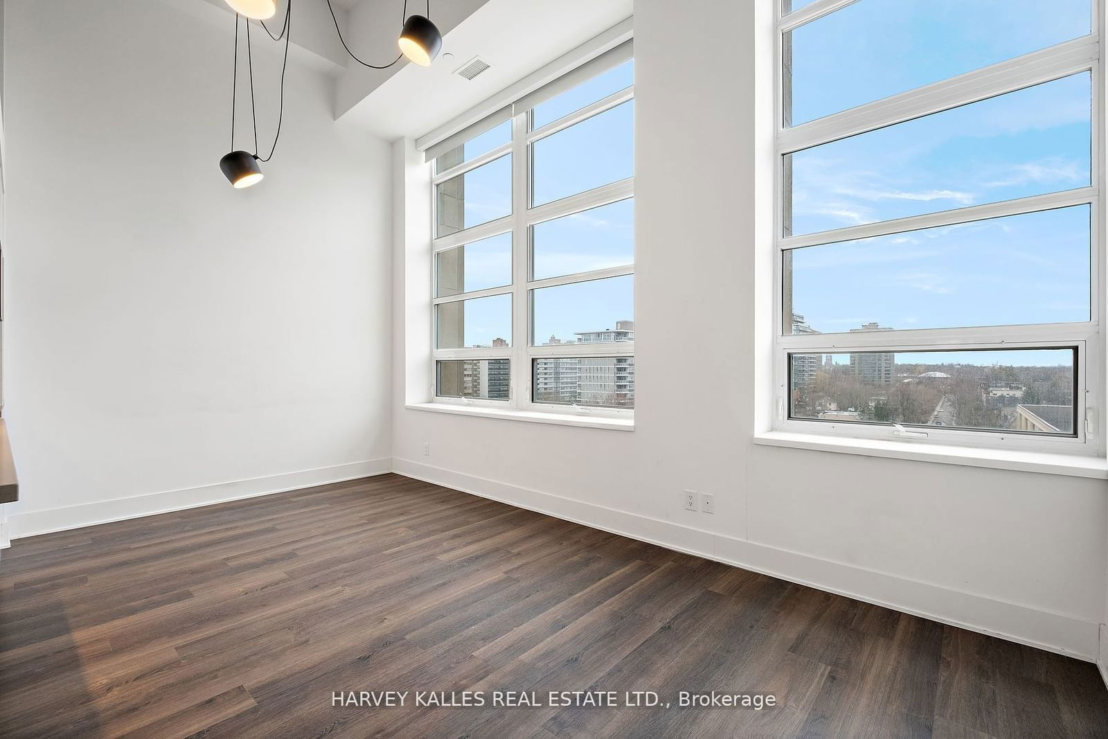 111 St Clair Ave W, unit 821 for sale