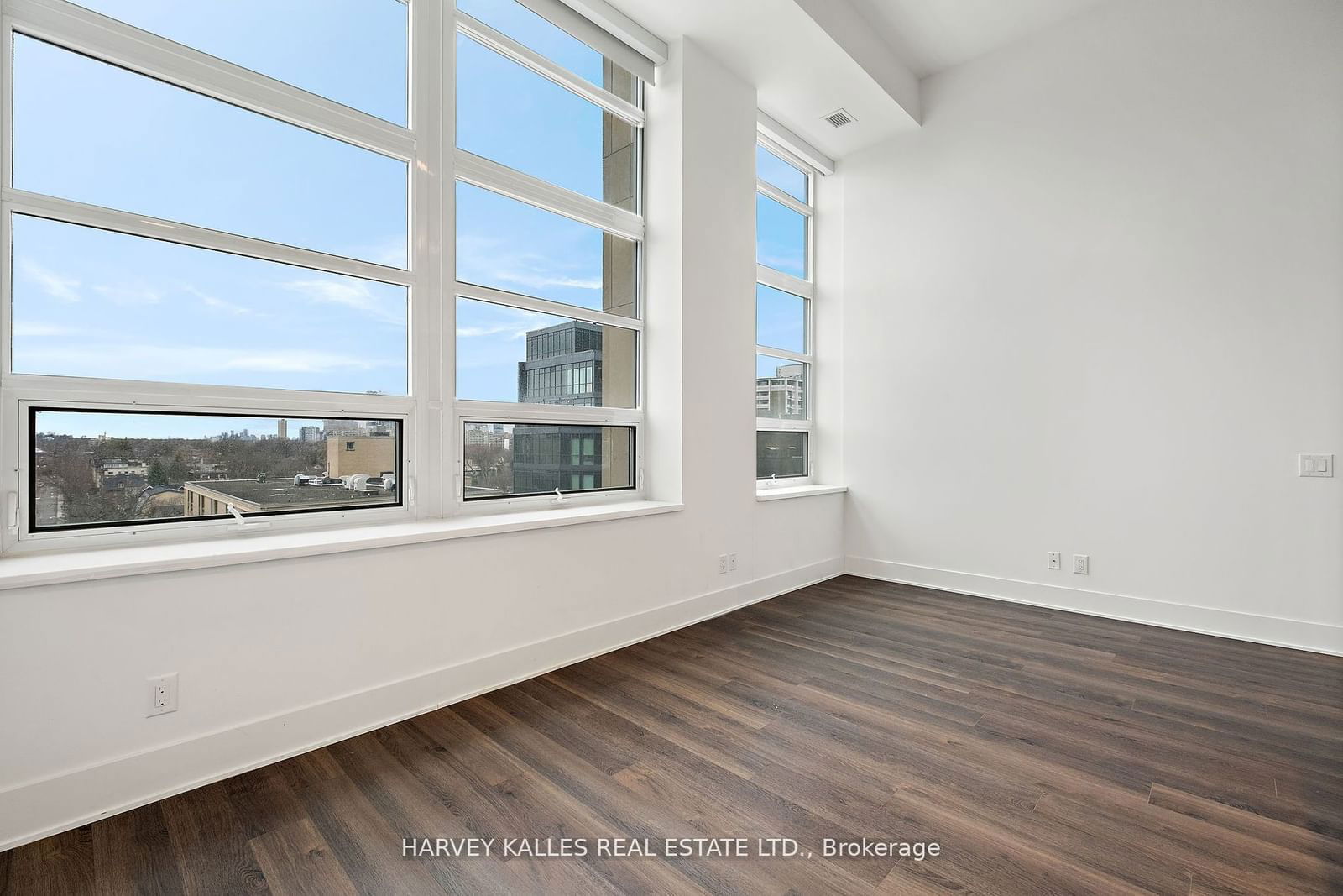 111 St Clair Ave W, unit 821 for sale