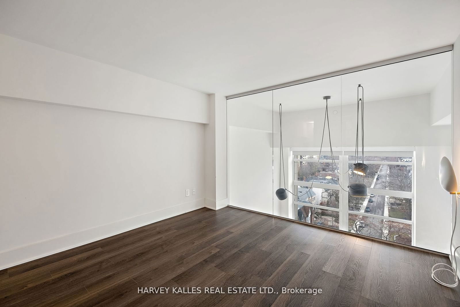 111 St Clair Ave W, unit 821 for sale