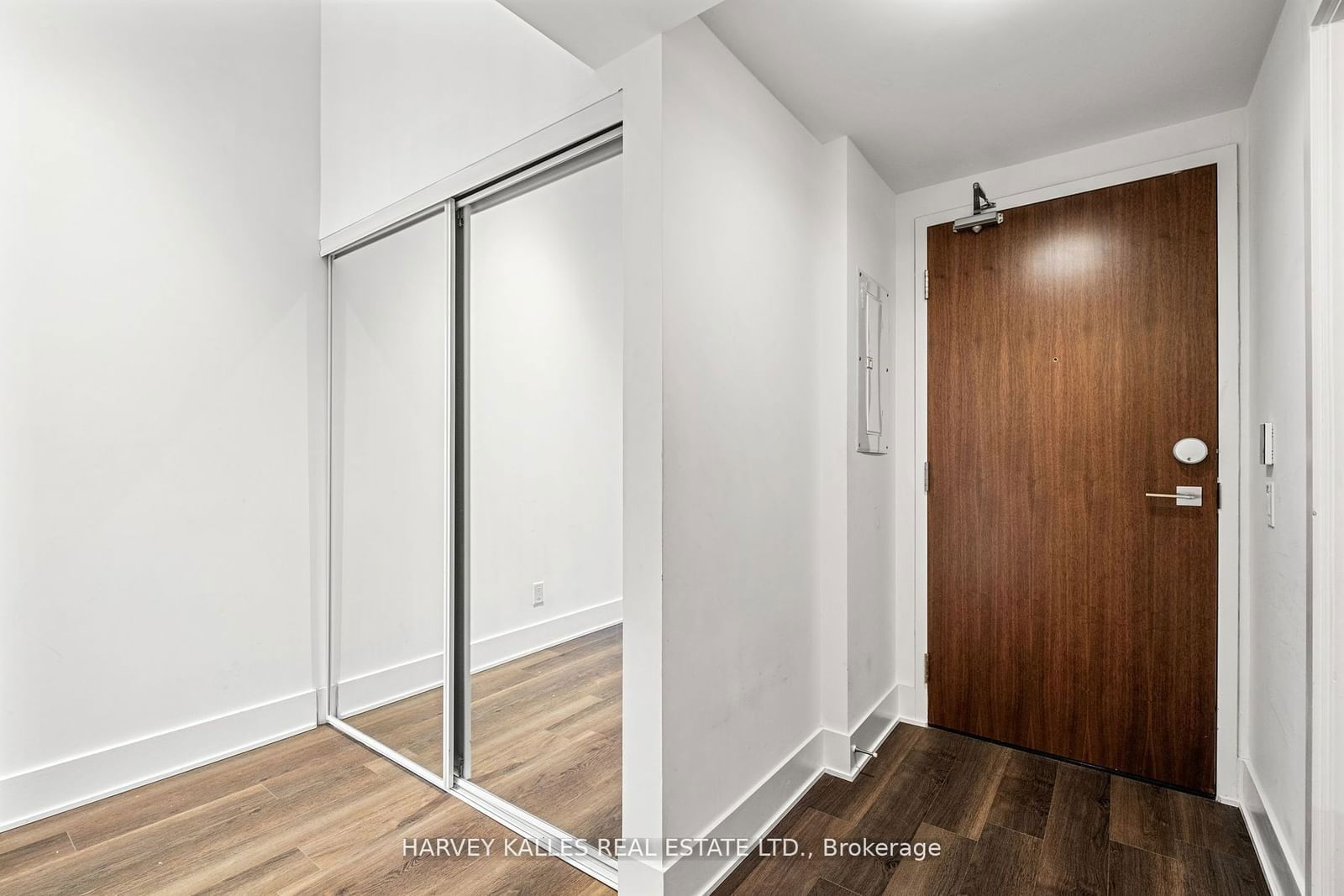 111 St Clair Ave W, unit 821 for sale